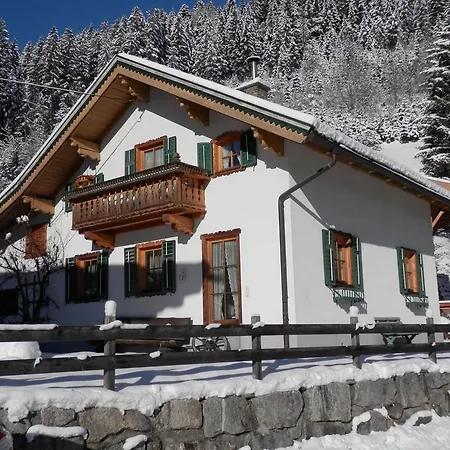 Aujagerhaeusl Holiday home Neukirchen am Grossvenediger